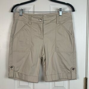 White House/Black Market beige shorts size 4. 97% cotton, 3% spandex. Pockets,